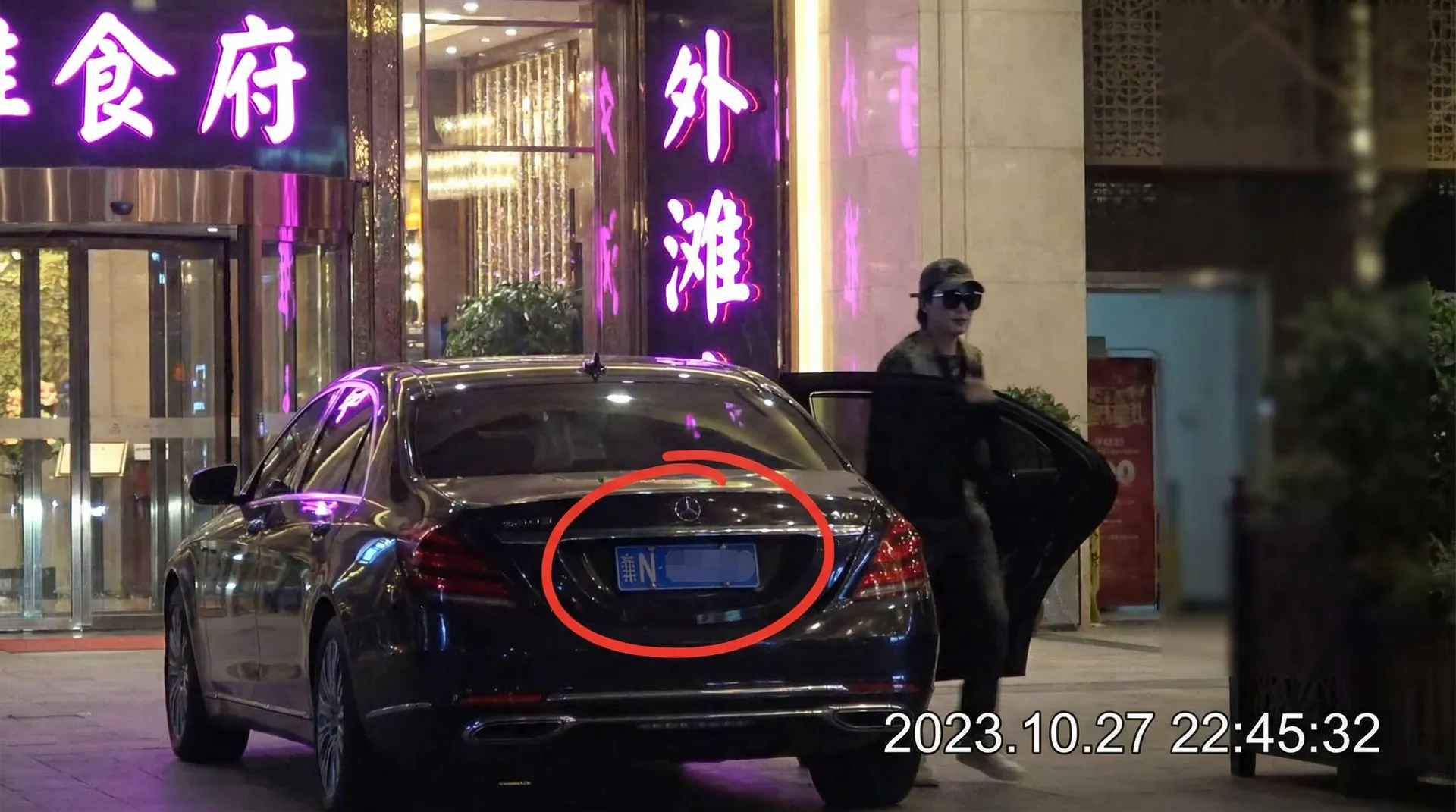 贝投体育 官网 - 豪车餐厅外偷拍